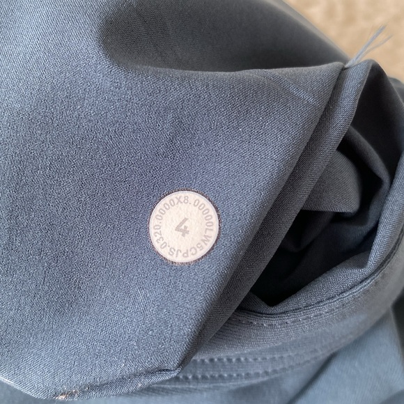 ❤️ Lululemon On the Fly Jogger Size 4 Blue NWOT - Picture 11 of 11